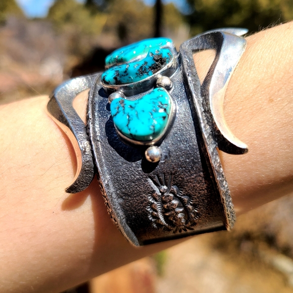 HUGE one of a kind turquoise cuff bracelet - Picture 8 of 8